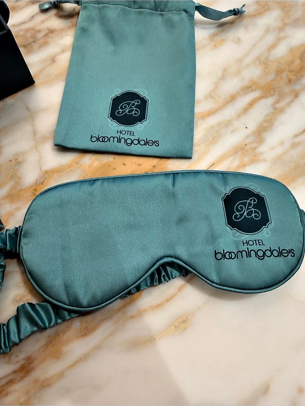 Hotel Bloomingdale's travel amenity set Travel Set in Green Like New